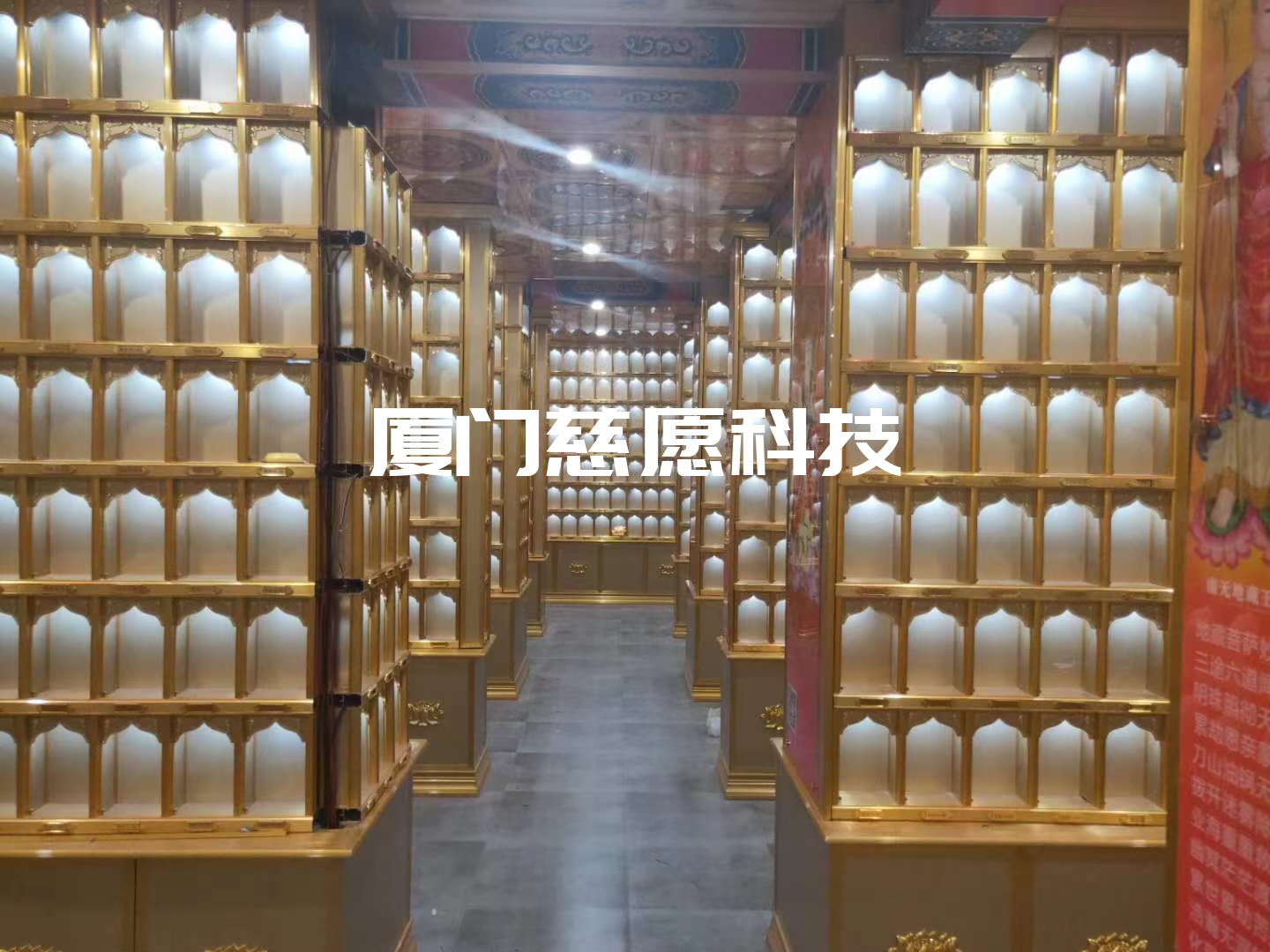 鋁合金牌位架價(jià)格是？